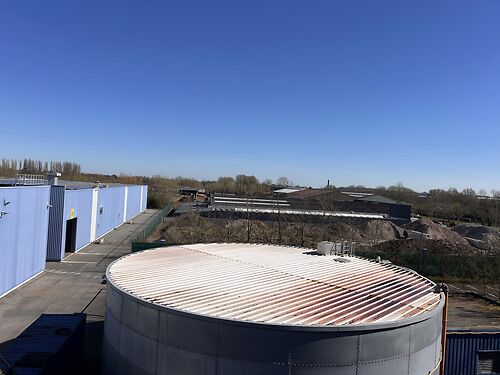 Site bestaande uit magazijnen en kantoren met mogelijkheid tot herontwikkeling in Komen, vlakbij de Franse grens