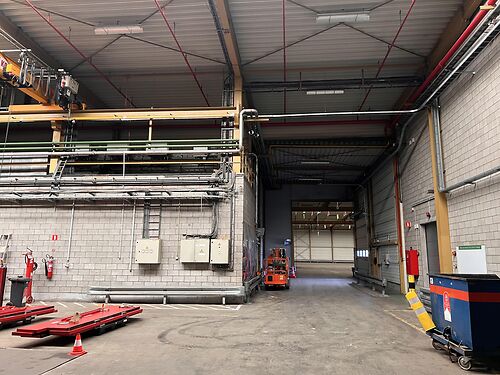 Site bestaande uit magazijnen en kantoren met mogelijkheid tot herontwikkeling in Komen, vlakbij de Franse grens