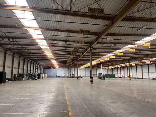 Site bestaande uit magazijnen en kantoren met mogelijkheid tot herontwikkeling in Komen, vlakbij de Franse grens