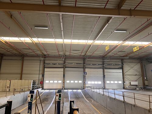 Site bestaande uit magazijnen en kantoren met mogelijkheid tot herontwikkeling in Komen, vlakbij de Franse grens