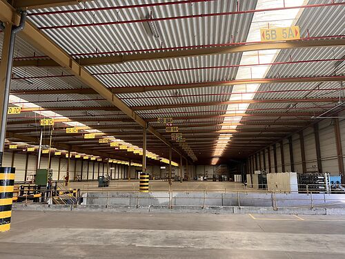 Site bestaande uit magazijnen en kantoren met mogelijkheid tot herontwikkeling in Komen, vlakbij de Franse grens