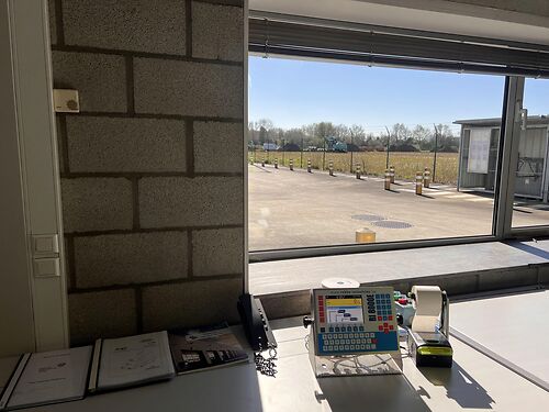 Site bestaande uit magazijnen en kantoren met mogelijkheid tot herontwikkeling in Komen, vlakbij de Franse grens