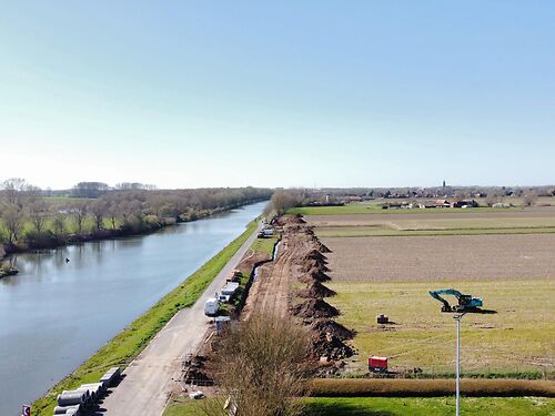Site bestaande uit magazijnen en kantoren met mogelijkheid tot herontwikkeling in Komen, vlakbij de Franse grens