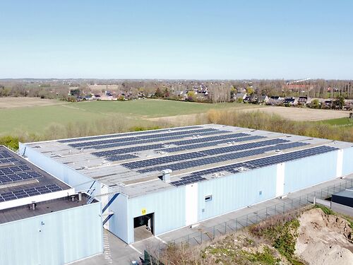 Site bestaande uit magazijnen en kantoren met mogelijkheid tot herontwikkeling in Komen, vlakbij de Franse grens