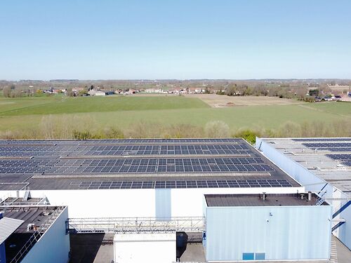 Site bestaande uit magazijnen en kantoren met mogelijkheid tot herontwikkeling in Komen, vlakbij de Franse grens