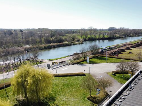 Site bestaande uit magazijnen en kantoren met mogelijkheid tot herontwikkeling in Komen, vlakbij de Franse grens