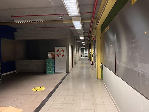 Site bestaande uit magazijnen en kantoren met mogelijkheid tot herontwikkeling in Komen, vlakbij de Franse grens