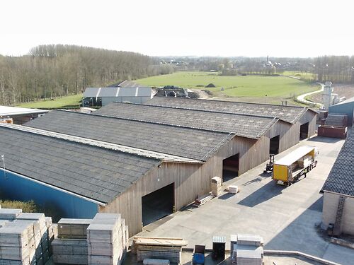 (Half-) open loodsen langs de N46 te Zottegem