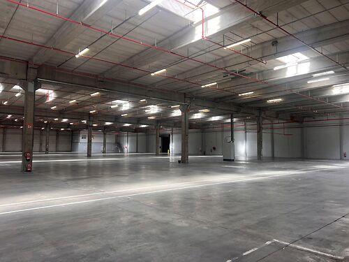 Magazijn op een grotere site langs de E17 te Sint-Niklaas