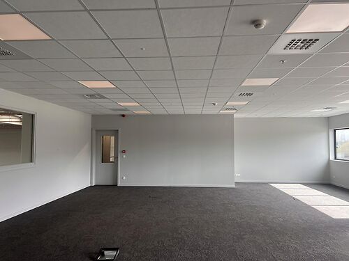 Kantoor op grotere site langs de E17 te Sint-Niklaas