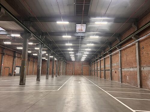 Magazijn op een grotere site langs de E17 te Sint-Niklaas