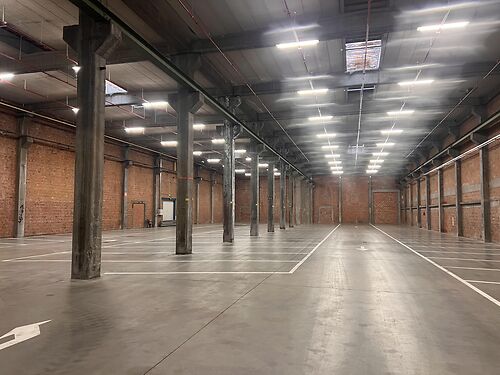 Magazijn op een grotere site langs de E17 te Sint-Niklaas