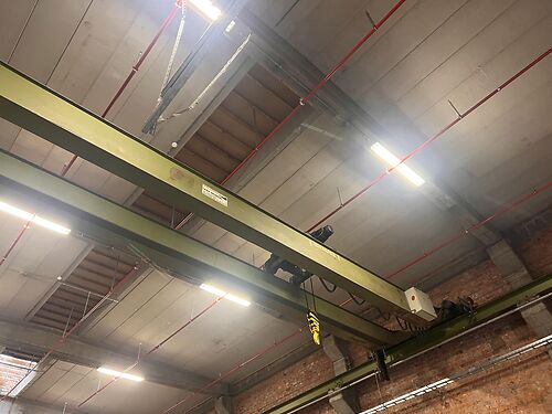 Magazijn op een grotere site langs de E17 te Sint-Niklaas