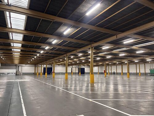 Magazijn op een grotere site langs de E17 te Sint-Niklaas