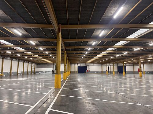 Magazijn op een grotere site langs de E17 te Sint-Niklaas