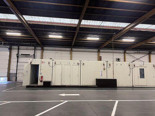 Magazijn op een grotere site langs de E17 te Sint-Niklaas