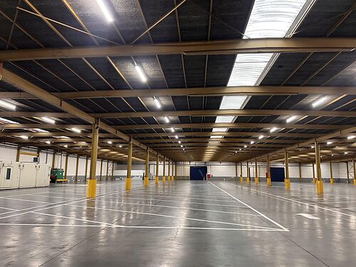 Magazijn op een grotere site langs de E17 te Sint-Niklaas