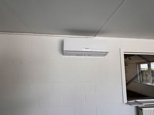 Magazijn met kantoor vlakbij de N9 te Maldegem