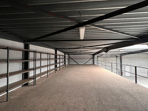 Magazijn met kantoor vlakbij de N9 te Maldegem