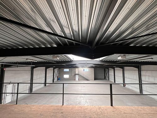 Magazijn met kantoor vlakbij de N9 te Maldegem