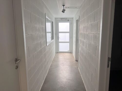 Magazijn met kantoor vlakbij de N9 te Maldegem