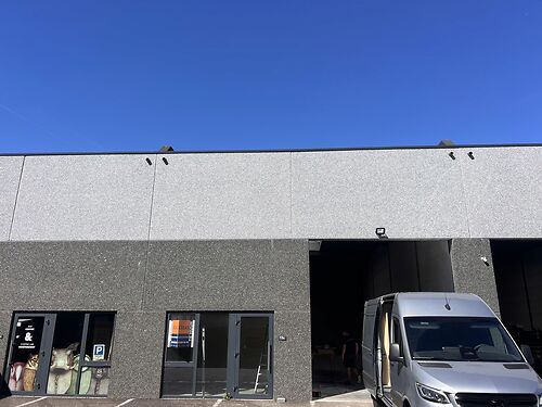 Magazijn met kantoor vlakbij het cnetrum van Gent en de R4