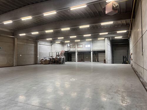 Magazijn met kantoor te Menen, vlakbij de E17 en de grens met Frankrijk