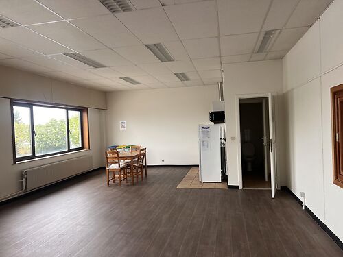 Magazijn met kantoor te Menen, vlakbij de E17 en de grens met Frankrijk