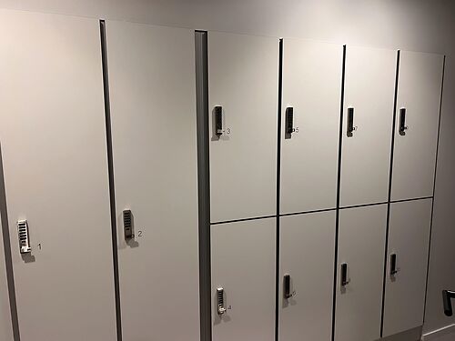 Magazijn met kantoor langs de E40 te Aalst