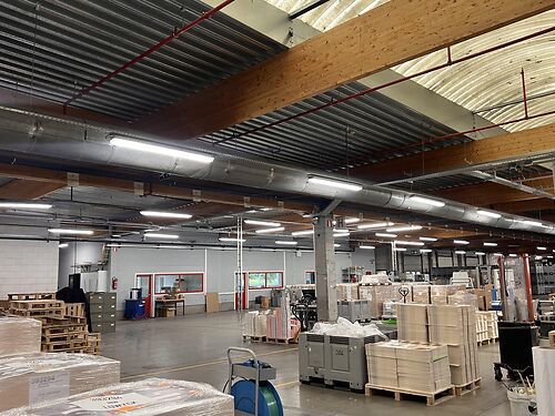 Strategisch gelegen magazijn met kantoor, tussen Gent en Brugge, te Oostkamp vlakbij de E40