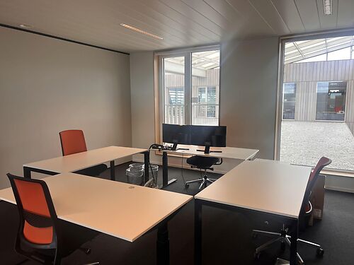 Bemeubelde kantoren met zicht over Gent in business center te Gent Dampoort