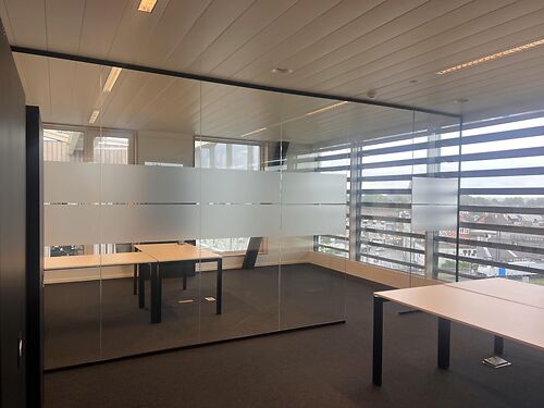Bemeubelde kantoren met zicht over Gent in business center te Gent Dampoort