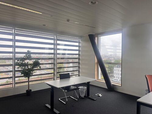 Bemeubelde kantoren met zicht over Gent in business center te Gent Dampoort