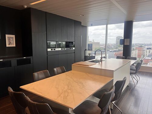 Bemeubelde kantoren met zicht over Gent in business center te Gent Dampoort