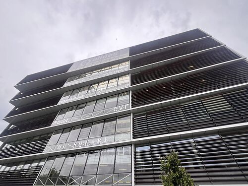 Bemeubelde kantoren met zicht over Gent in business center te Gent Dampoort