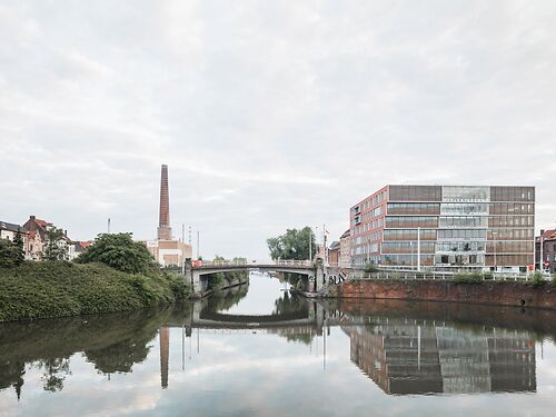 Bemeubelde kantoren met zicht over Gent in business center te Gent Dampoort