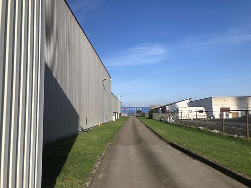 Logistiek magazijn te Dendermonde, strategisch gelegen tussen Gent, Antwerpen en Brussel