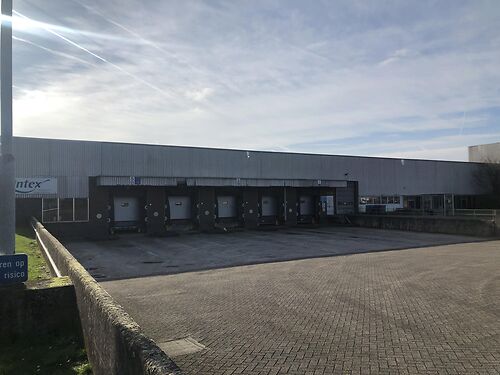 Magazijn in industriezone te Dendermonde, strategisch gelegen tussen Gent, Antwerpen en Brussel