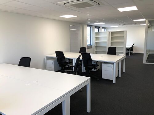 Kantoren in business center langs de N70 te Lochristi, met vlotte verbinding via de R4 en E17