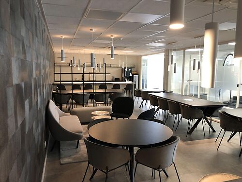 Kantoren in business center langs de N70 te Lochristi, met vlotte verbinding via de R4 en E17