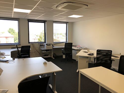 Kantoren in business center langs de N70 te Lochristi, met vlotte verbinding via de R4 en E17