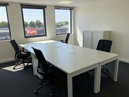 Kantoren in business center langs de N70 te Lochristi, met vlotte verbinding via de R4 en E17