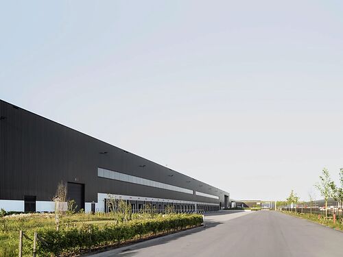 Logistiek magazijn met kantoor te Evergem (Gent), vlakbij de R4!