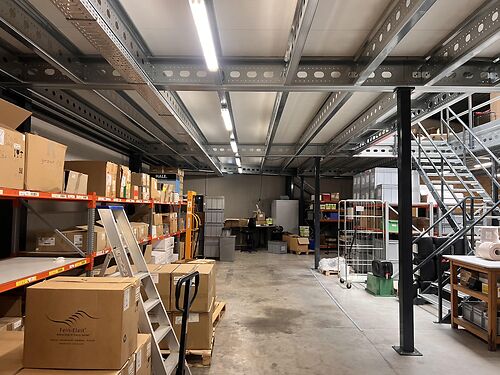 Verhuurd magazijn in recent KMO-park te Nazareth, vlakbij de op- en afrit van de E17 te Deinze
