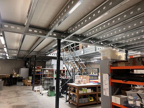 Verhuurd magazijn in recent KMO-park te Nazareth, vlakbij de op- en afrit van de E17 te Deinze