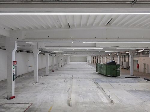 Magazijn aan de E40, E17 en R4 te Zwijnaarde (Gent) - toplocatie!